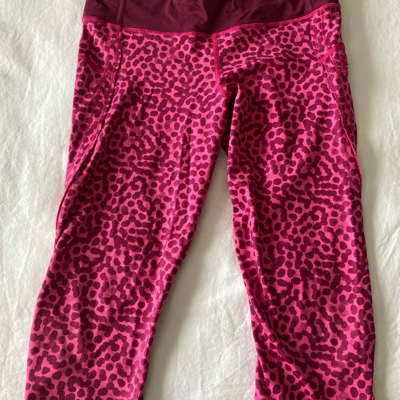 Lululemon Run Top Speed Crops - Picture 2 of 3